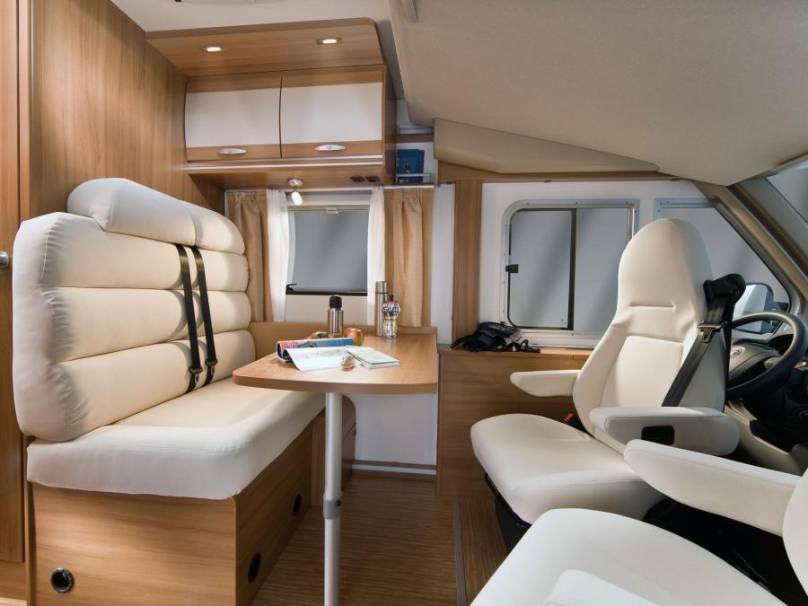 Интерьер Knaus Sport Liner 2010 года  (фото 6 из 9)